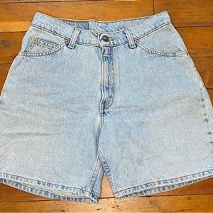 Vintage Women’s Levi 967 Short